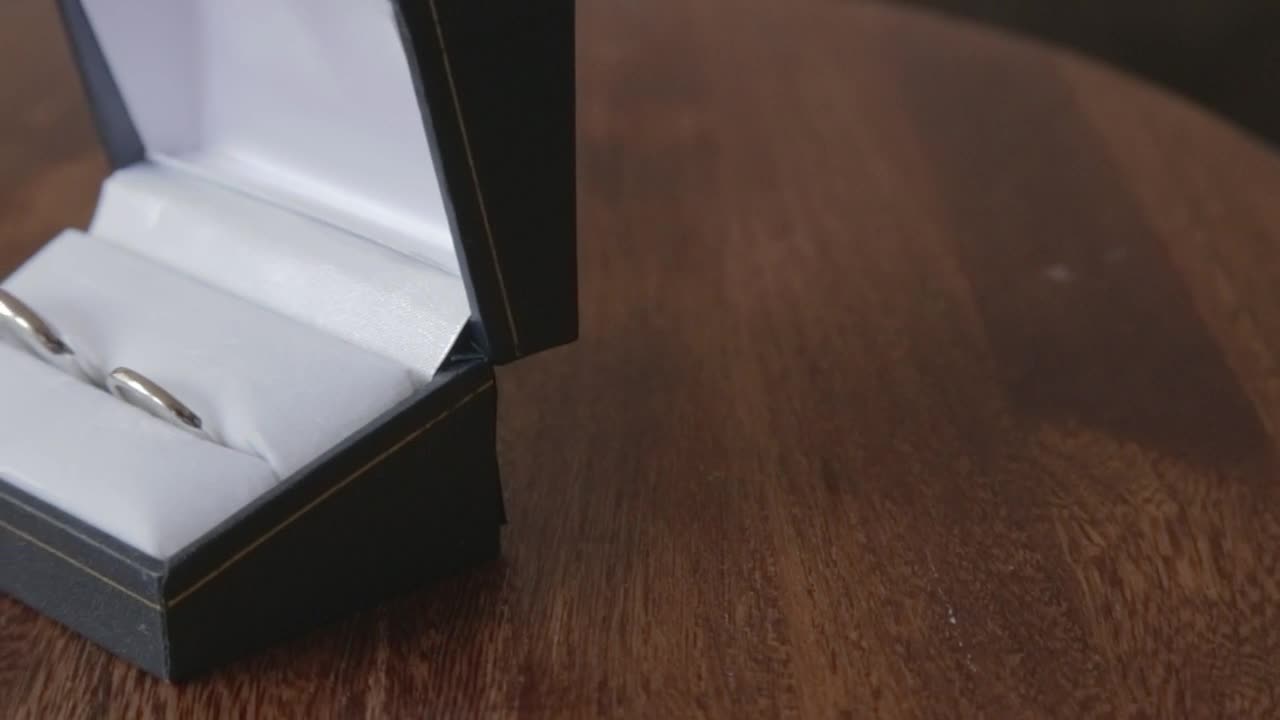 Video Stock Promise Rings In Its Case Live Wallpaper Free - Free Download