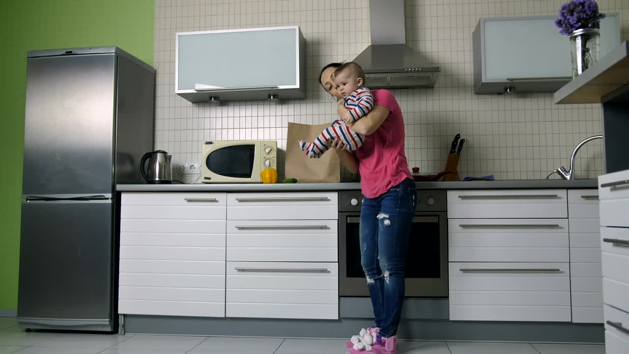 Stock Video Mother And Baby Unpacking Shoppin Animated Wallpaper - Free Download