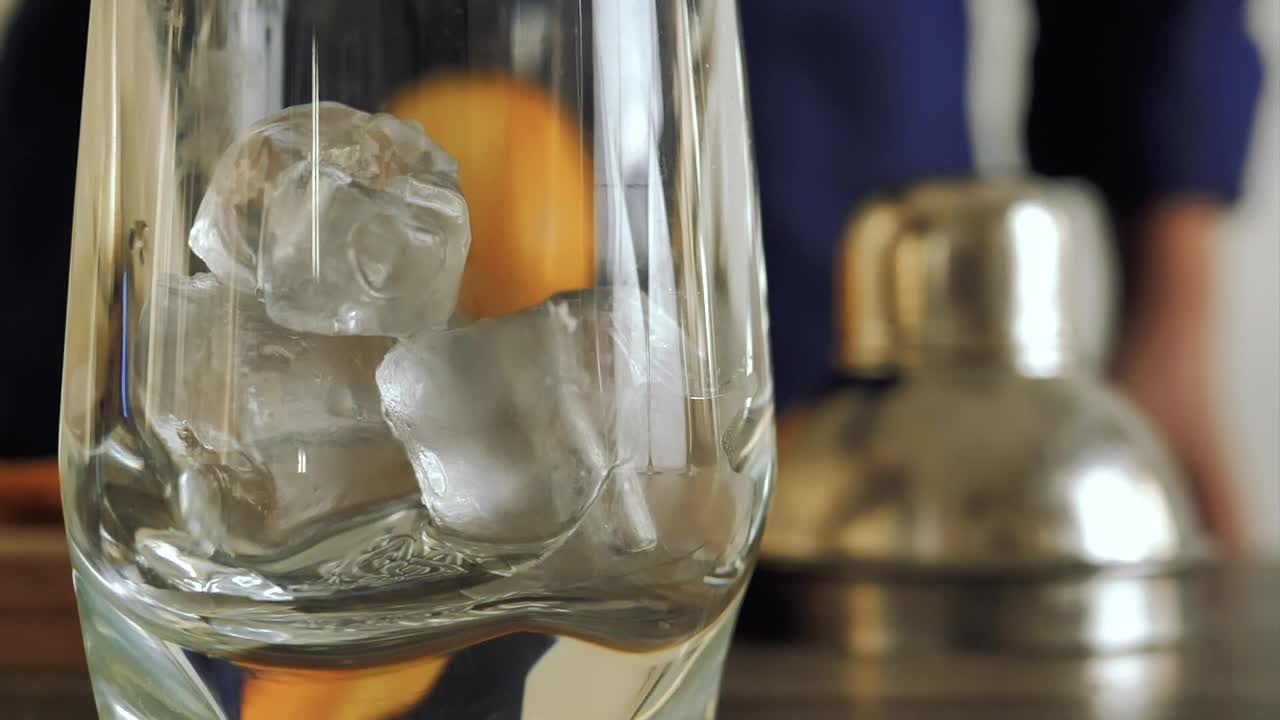 Free Stock Video Serving Classic Negroni Live Wallpaper - Free Download