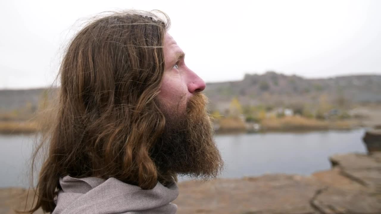 Stock Video Jesus Looking At The Sky Slowly Animated Wallpaper - Free Download