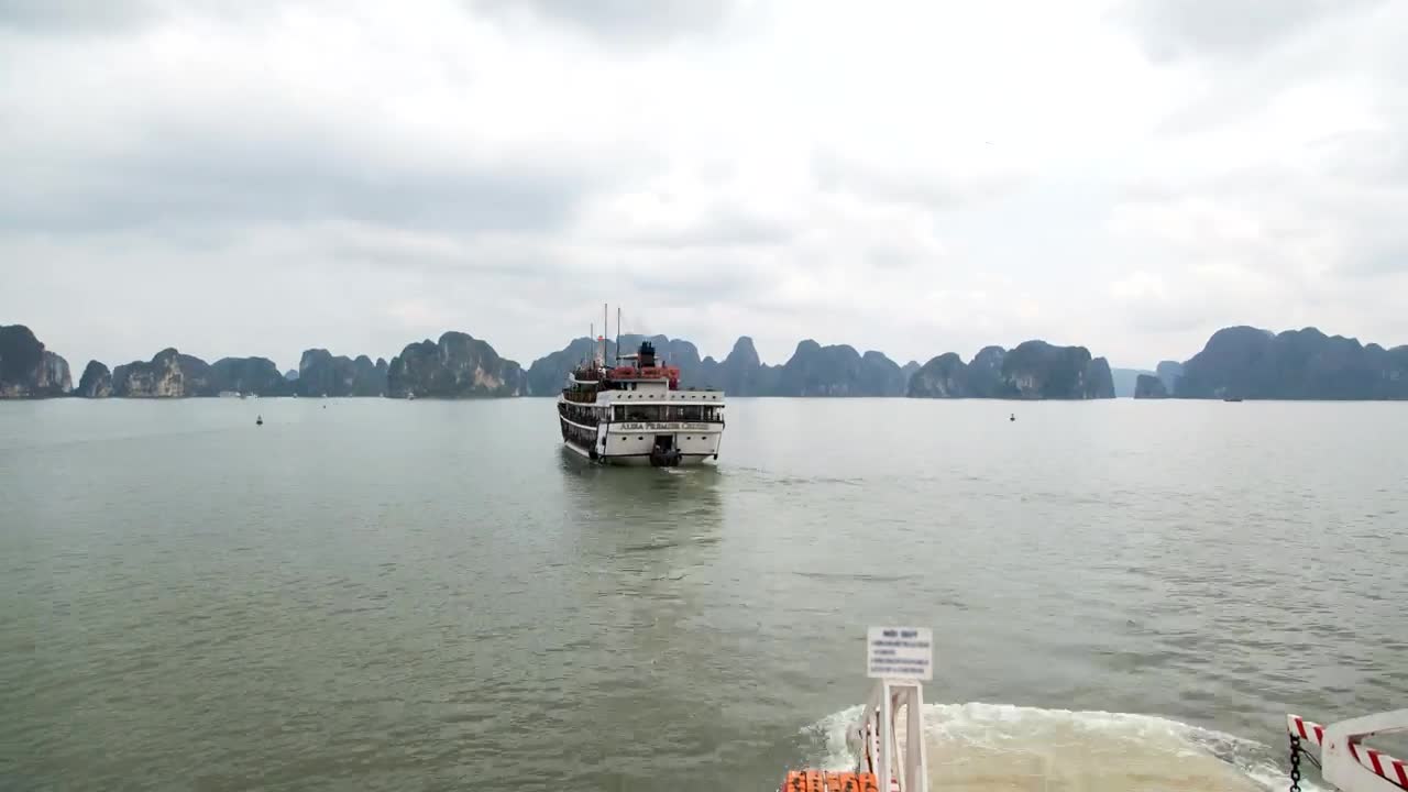 Stock Video Journey Sailing Through Islands Vietnam Animated Wallpaper - Free Download