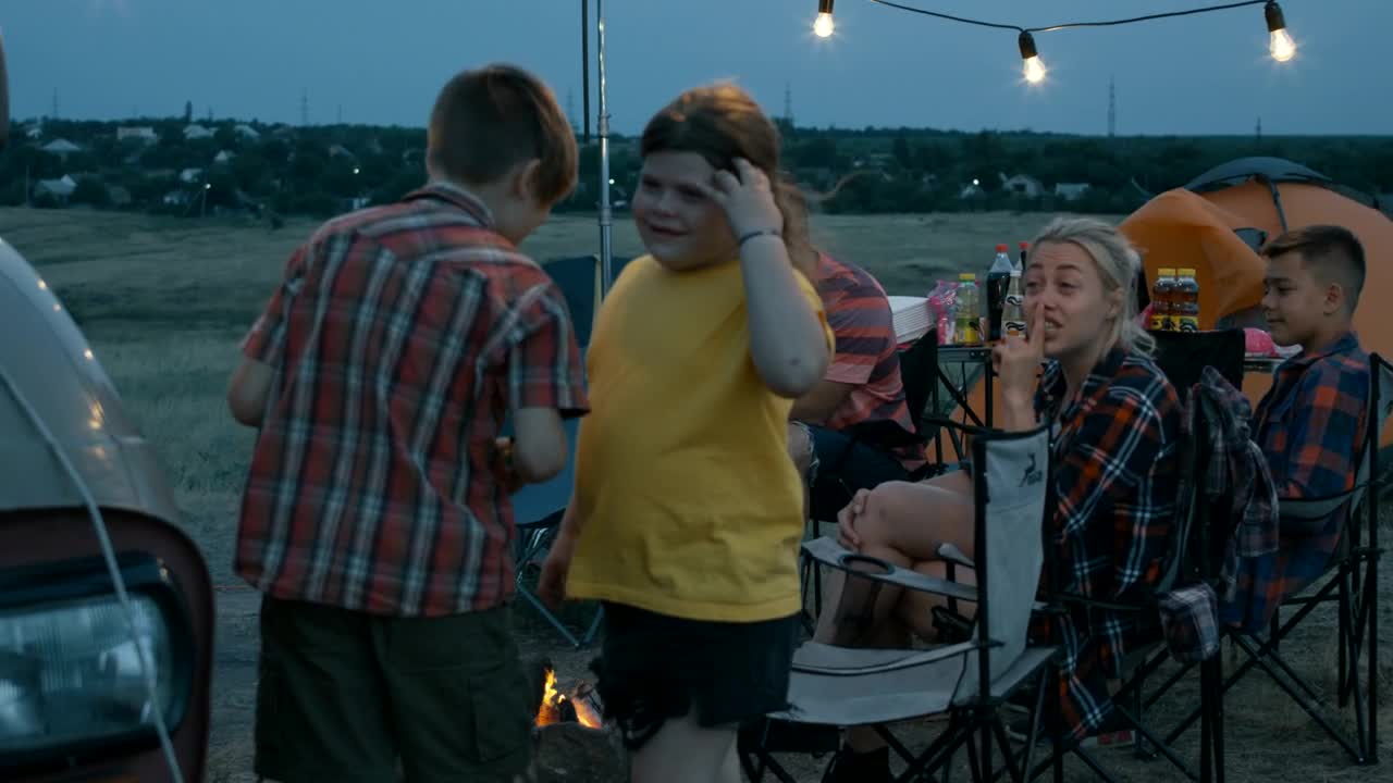 Video Stock Playing Charades At The Campsite Live Wallpaper Free - Free Download