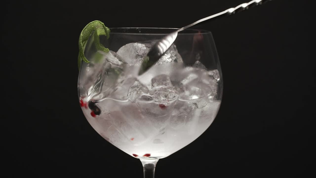 Stock Video Gin With Ice And Lime Close Up Live Wallpaper For PC - Free Download