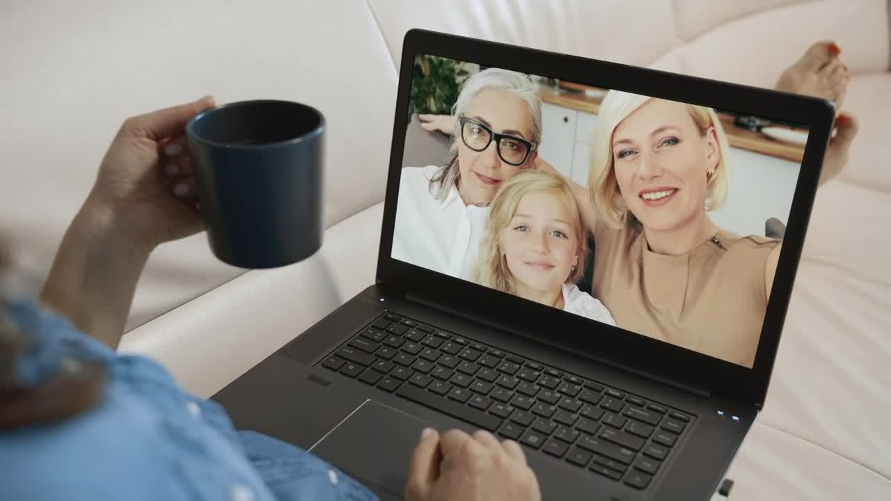 Stock Video Family Waves Hello To Woman On Laptop Video Call Live Wallpaper For PC - Free Download