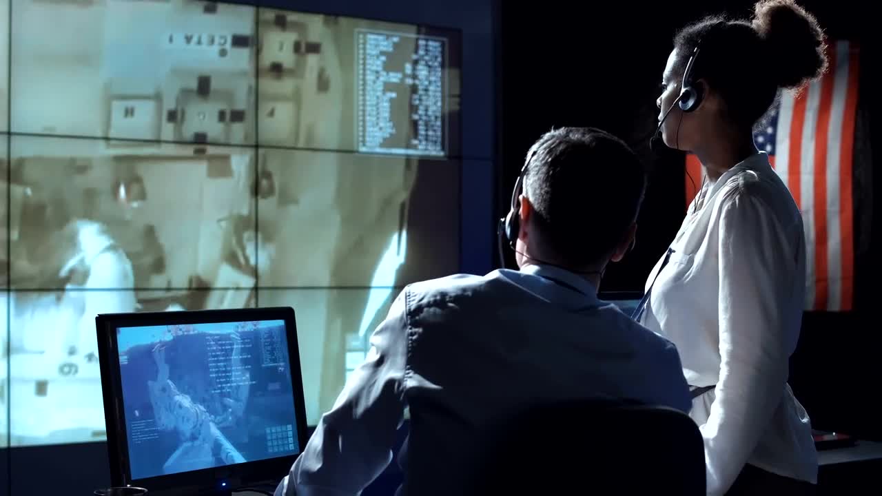 Free Stock Video Scientists In A Space Flight Control Center Live Wallpaper - Free Download