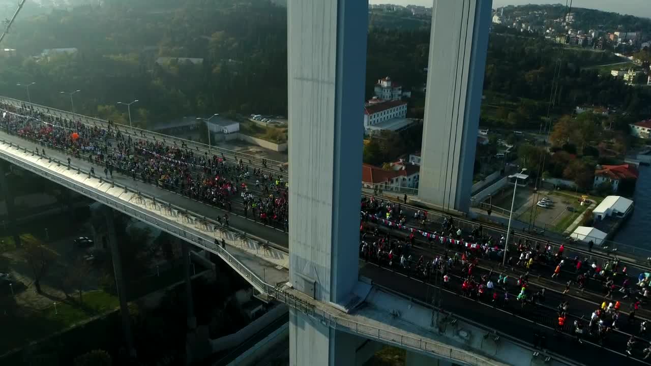Free Stock Video Runners Heading Over A Bridge In Istanbul Live Wallpaper - Free Download