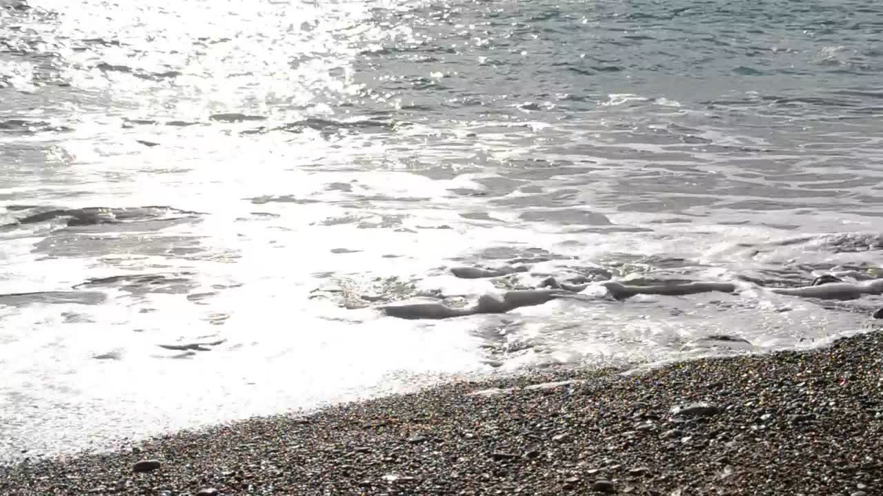 Free Stock Video Silver Waves Breaking On The Beach Live Wallpaper - Free Download