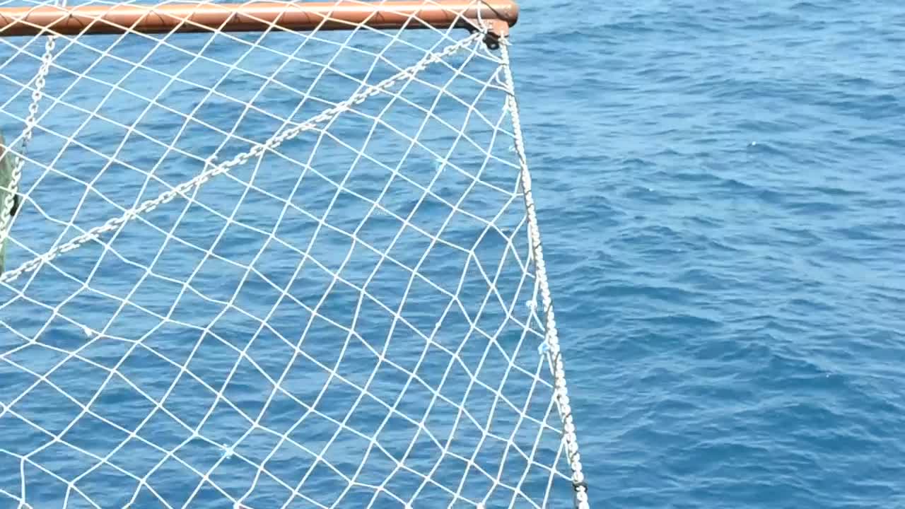 Video Stock Camera On The Front Of A Yacht Live Wallpaper For PC - Free Download