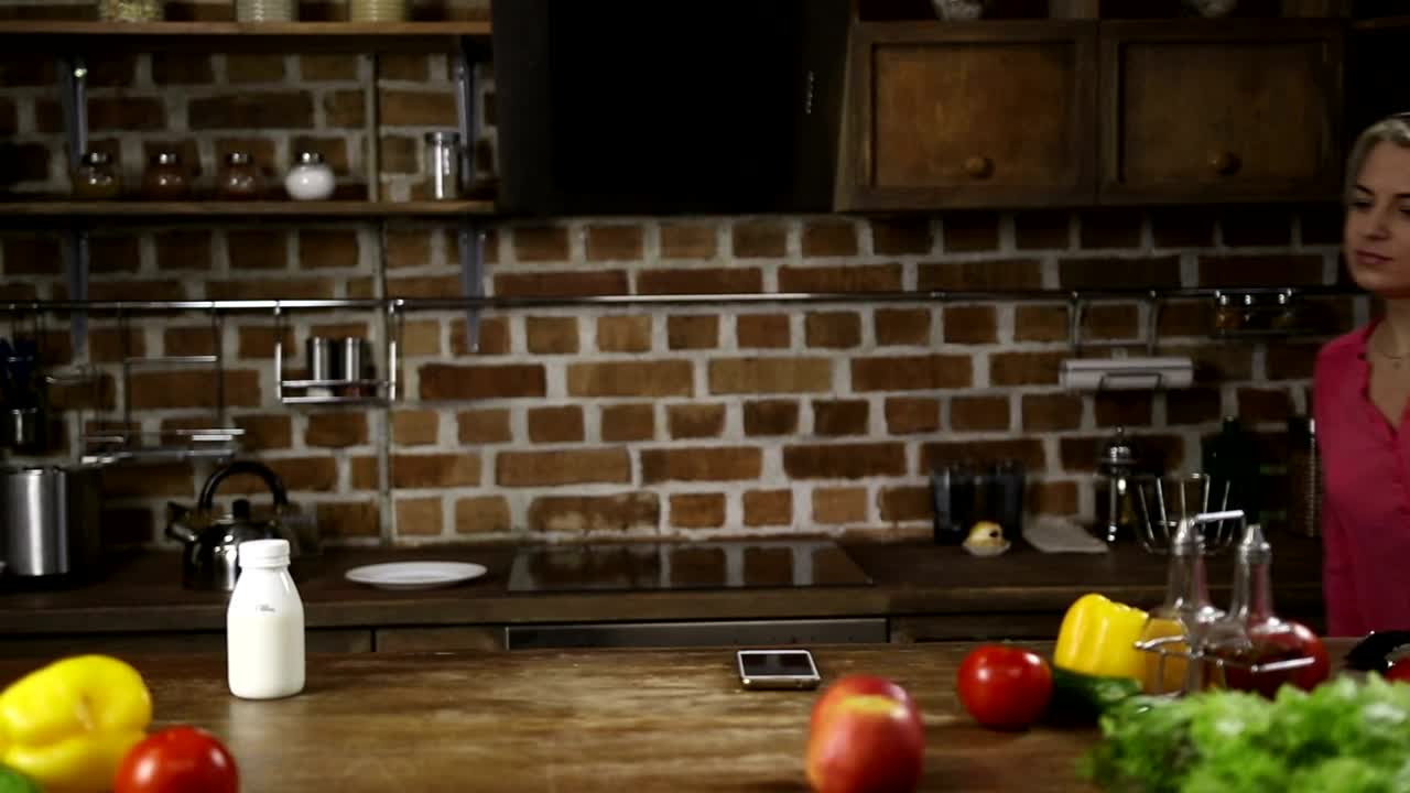 Free Stock Video Woman Checks The Hour Takes Her Things And Leaves Live Wallpaper - Free Download