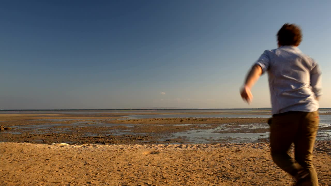 Stock Video Happy Man Running At Low Tide Animated Wallpaper - Free Download
