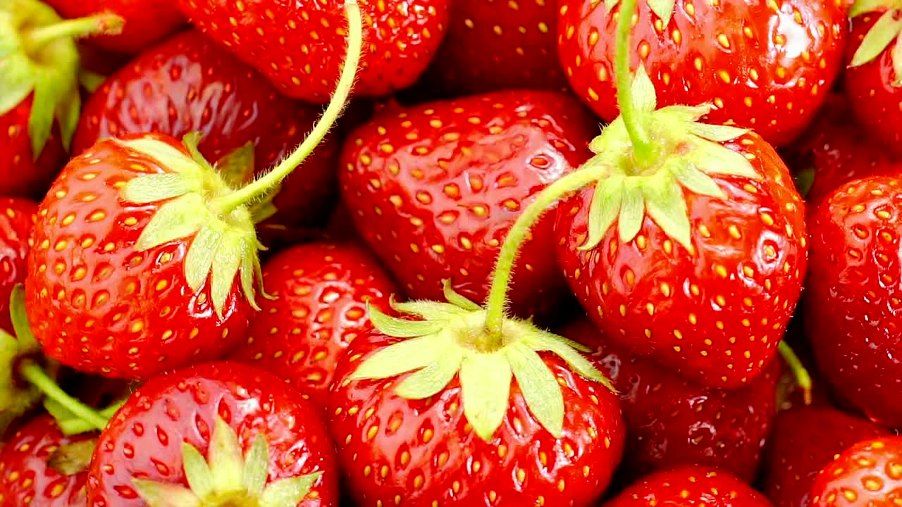 Free Video Stock Strawberries Rotating Live Wallpaper - Free Download