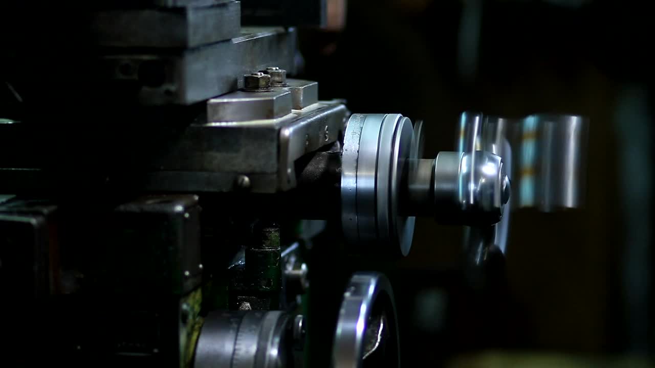 Stock Footage Using A Metal Lathe Live Wallpaper - Free Download