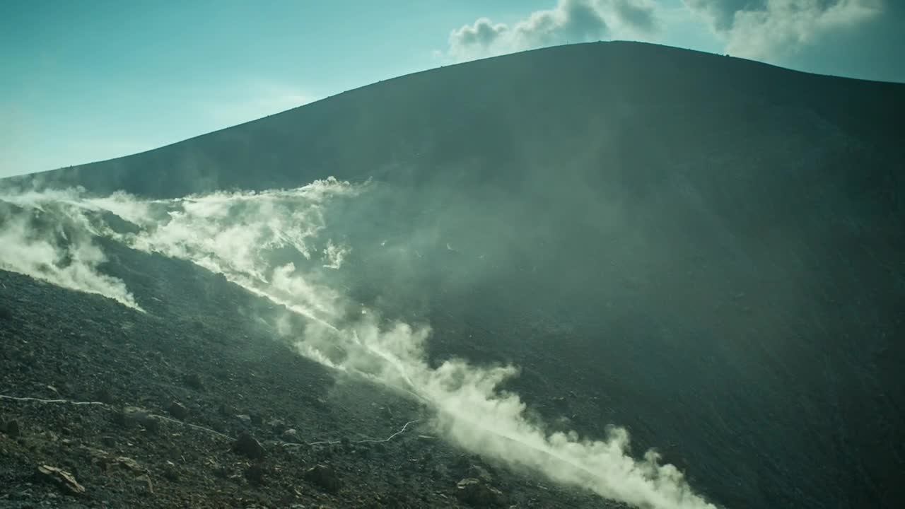 Free Stock Video Rocky Volcano While The Smoke Covers It Live Wallpaper - Free Download