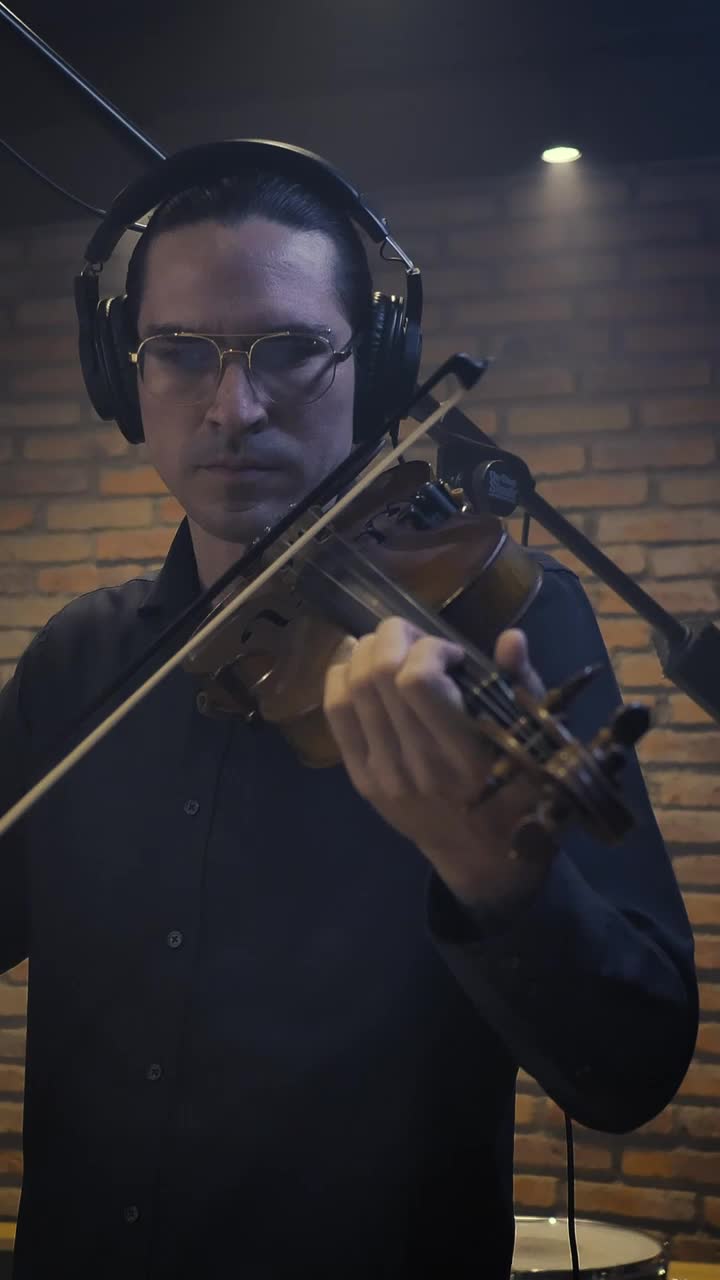 Stock Video Male Violinist Playing In A Recording Studio Animated Wallpaper - Free Download