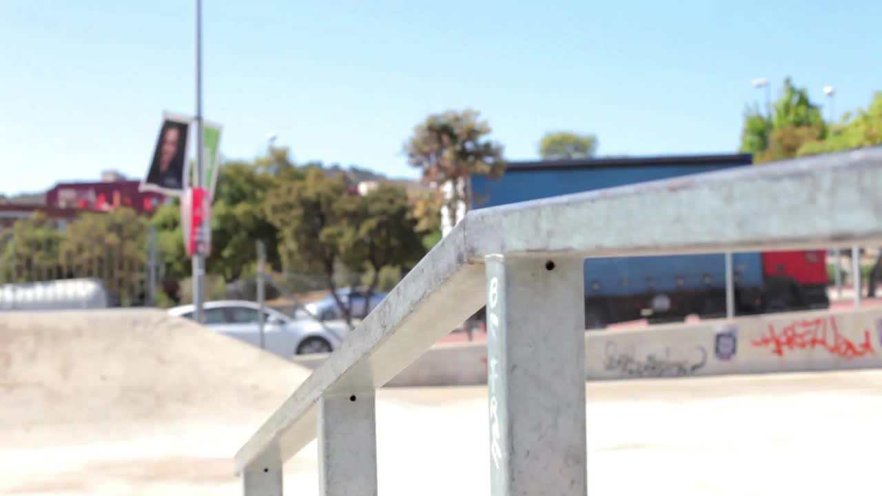 Free Stock Video Young Skateboarder Grinding In The Park Live Wallpaper - Free Download