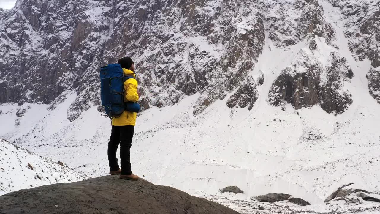 Stock Video Hiker With A Backpack Watching The Winter Mountains Animated Wallpaper - Free Download