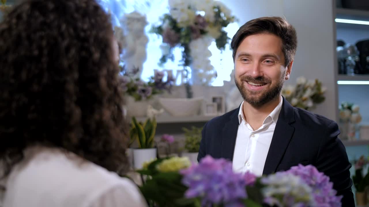 Stock Video Man Discussing A Flower Arrangement Animated Wallpaper - Free Download