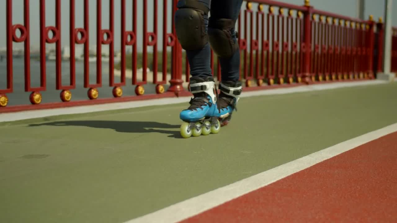 Stock Video Girl Sliding With Roller Skates Live Wallpaper For PC - Free Download