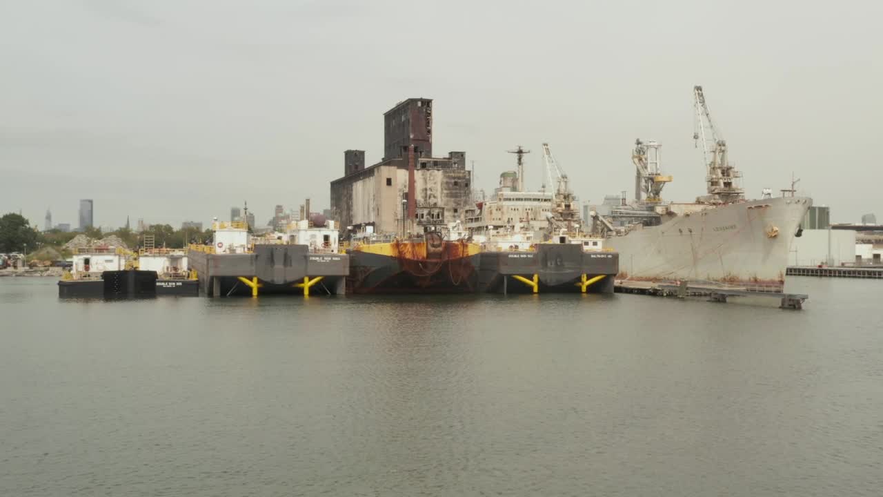 Video Stock Cargo Ships In A New York Harbor Live Wallpaper For PC - Free Download