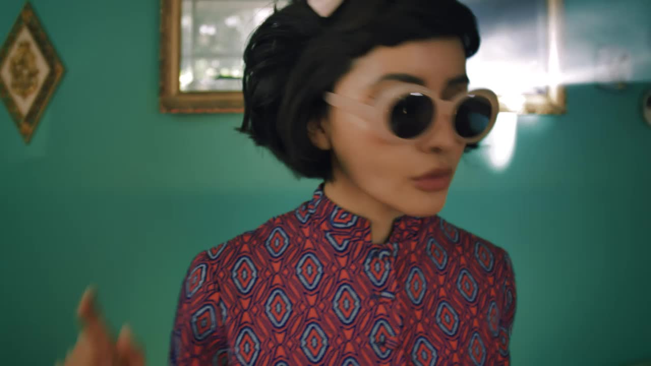 Free Stock Video Woman In Sunglasses Dancing At Home Live Wallpaper - Free Download