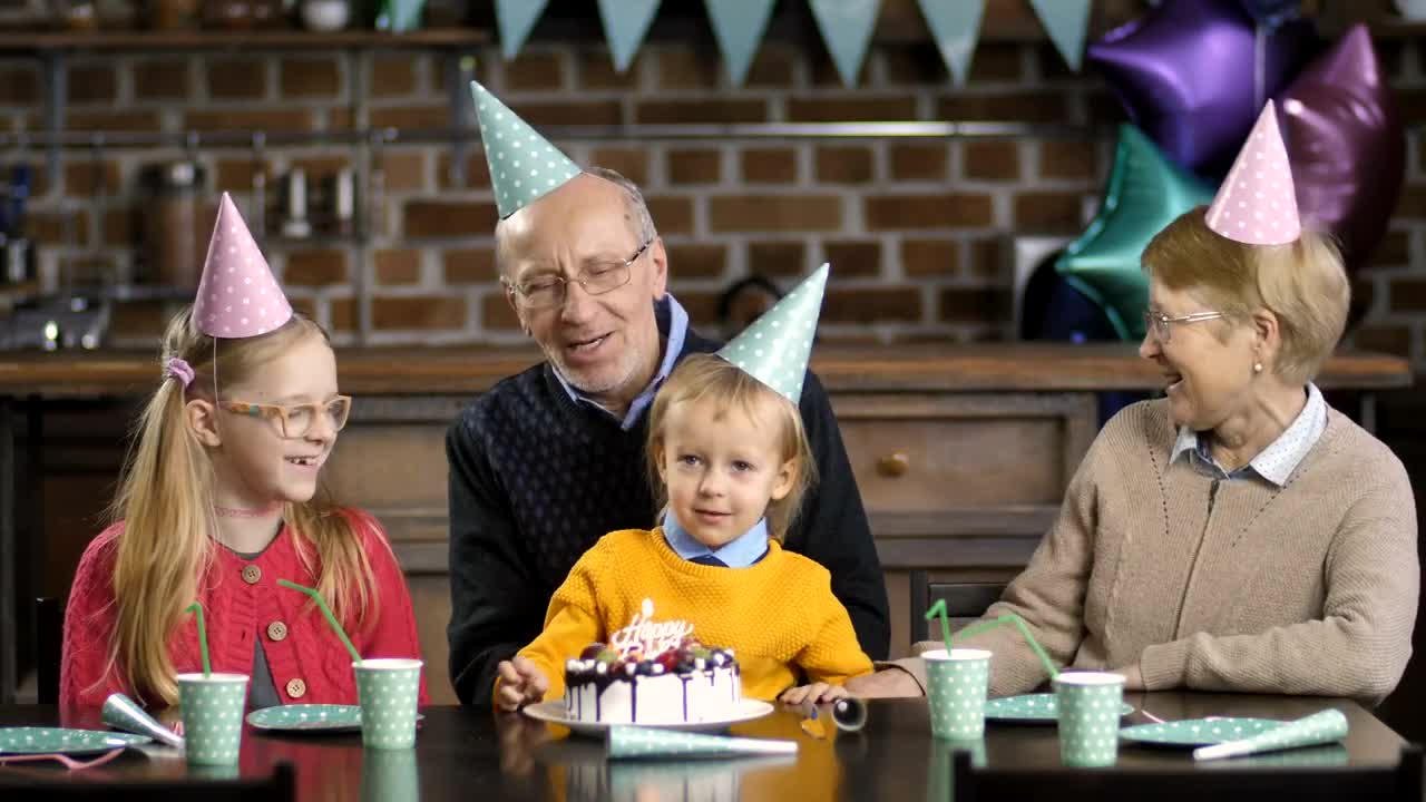 Stock Video Family Celebrating A Birthday Live Wallpaper For PC - Free Download