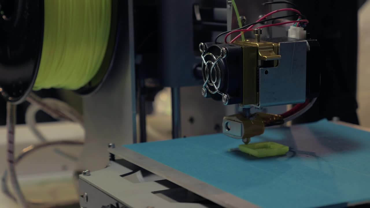 Video Stock Printing A Model Using Green Filament Live Wallpaper Free - Free Download