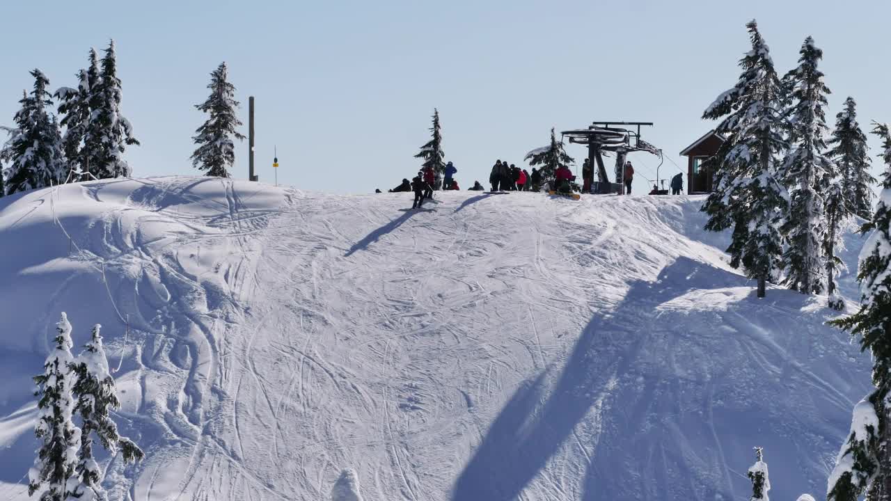 Free Video Stock Skiers On A Snowy Slope Live Wallpaper - Free Download
