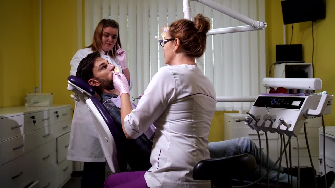 Stock Video Dentist Polishing Teeth Live Wallpaper For PC - Free Download