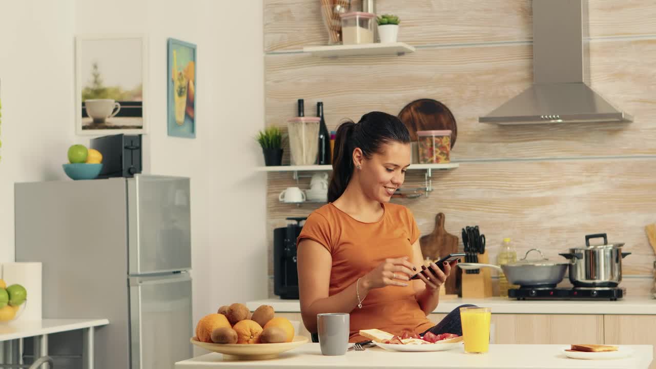 Free Stock Video Woman Checking Cell Phone During Breakfast Live Wallpaper - Free Download