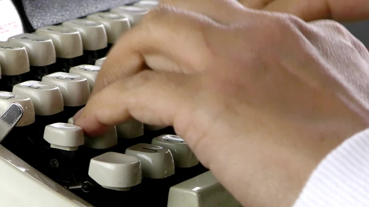 Stock Video Person Hands Typing On Typewriter Live Wallpaper - Free Download