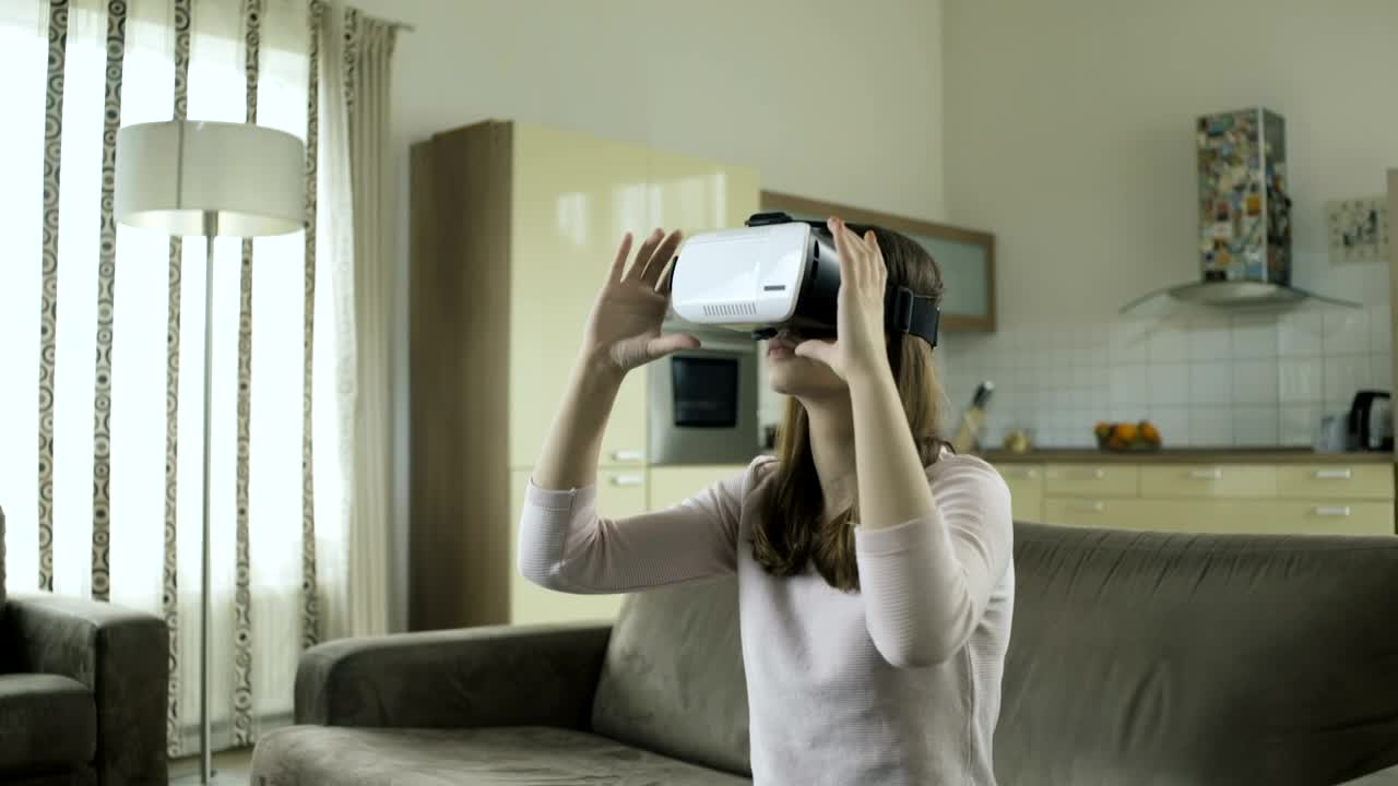 Free Stock Video Woman Working With Virtual Reality Live Wallpaper - Free Download