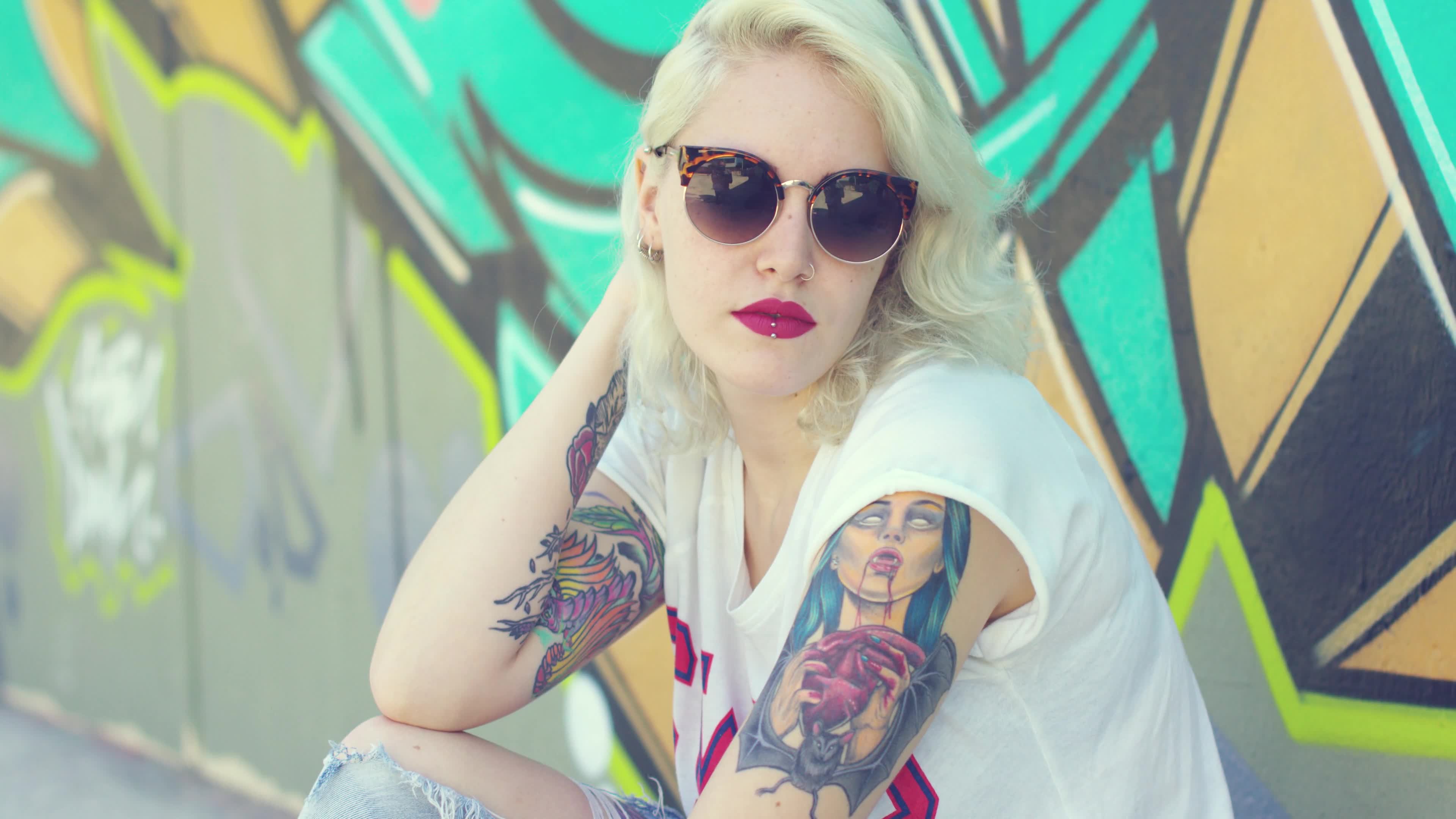 4K Trendy Young Woman Live Wallpapers - Free Download