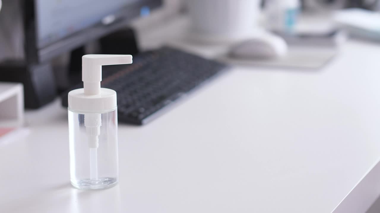 Video Stock Person Sanitizing Their Hands In The Office Live Wallpaper Free - Free Download