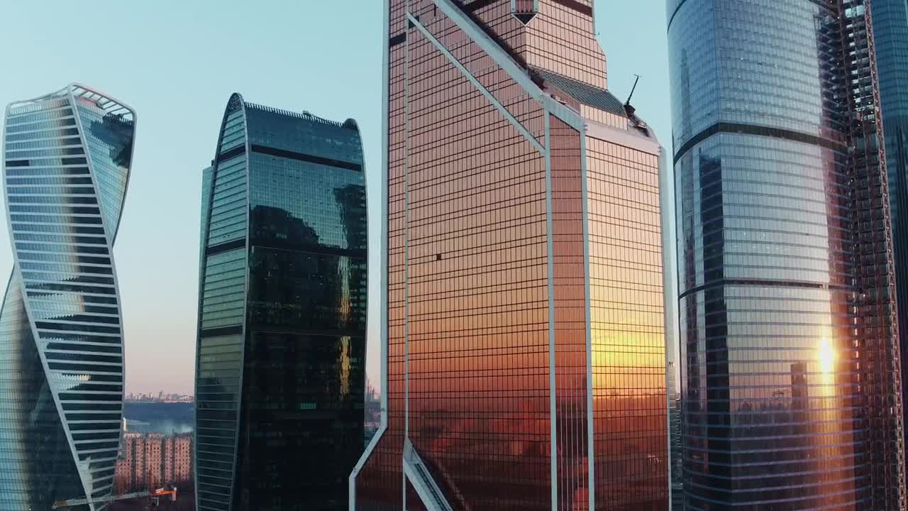 Free Video Stock sunset reflecting on skyscraper windows Live Wallpaper - Free Download