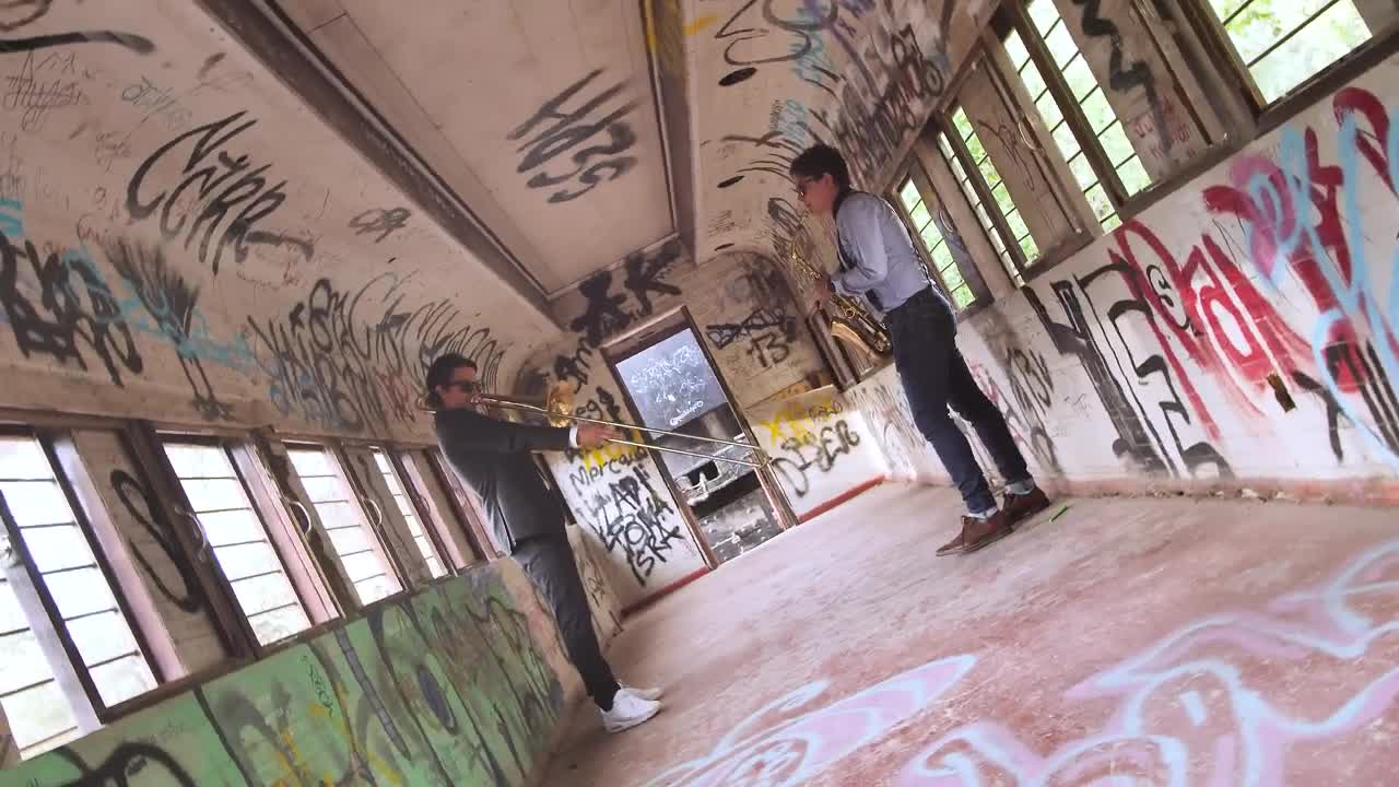 Stock Video Jazz Musicians On An Abandoned Train Animated Wallpaper - Free Download