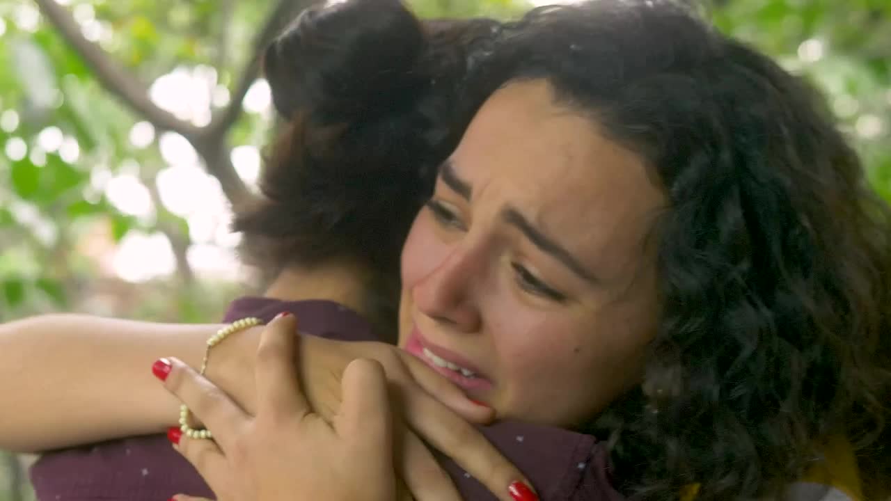 Stock Video Emotional Hug Between A Couple Live Wallpaper For PC - Free Download