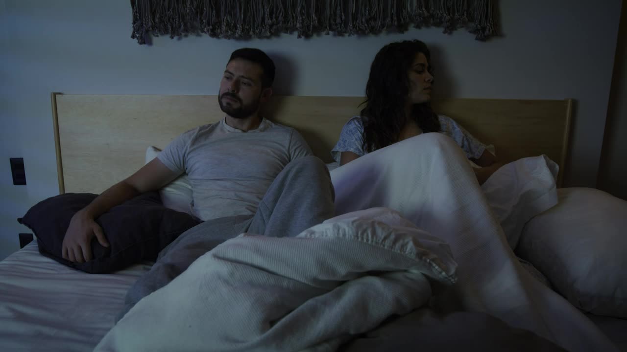 Free Stock Video Upset Man And Woman Couple Live Wallpaper - Free Download