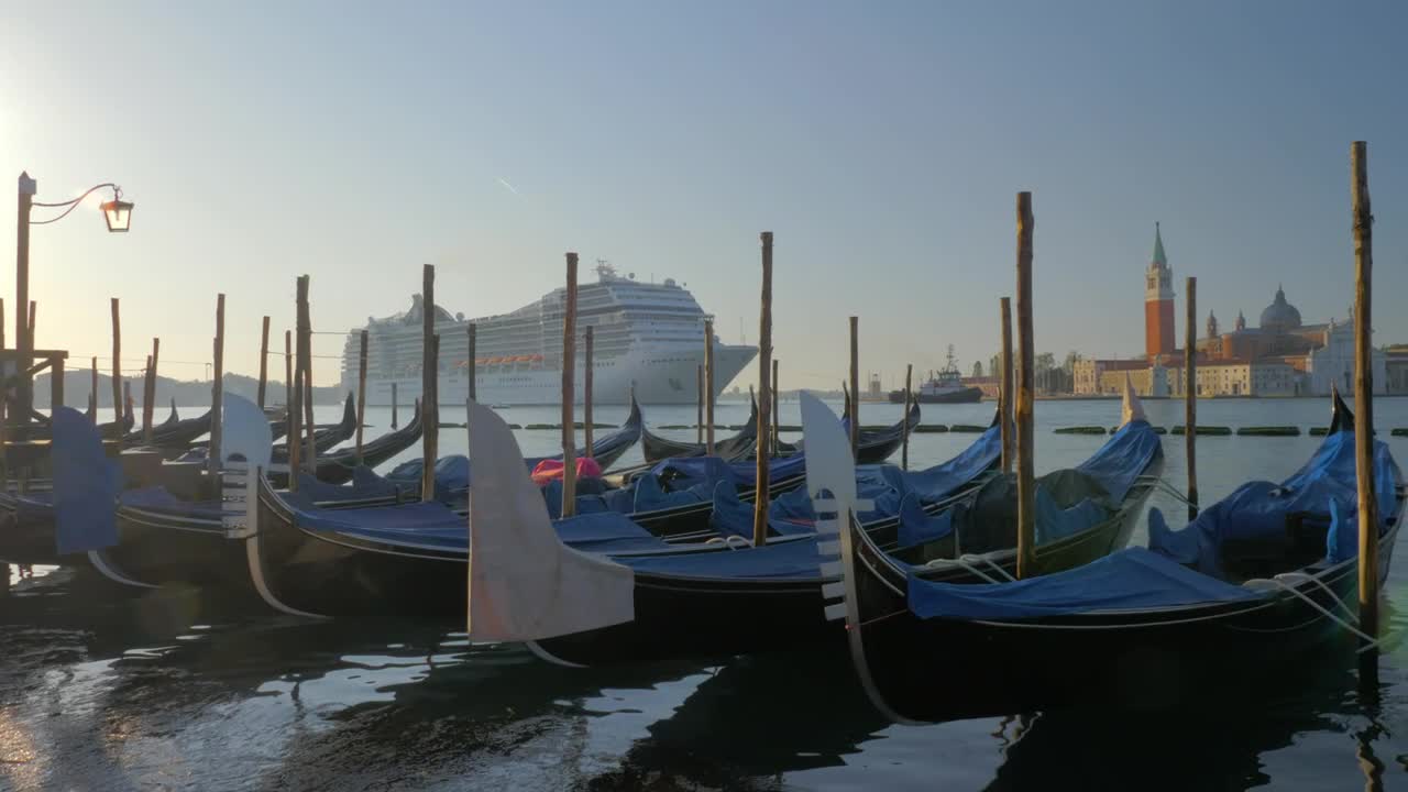 Stock Video Cruise Passengers Entering Port In Italy Live Wallpaper For PC - Free Download