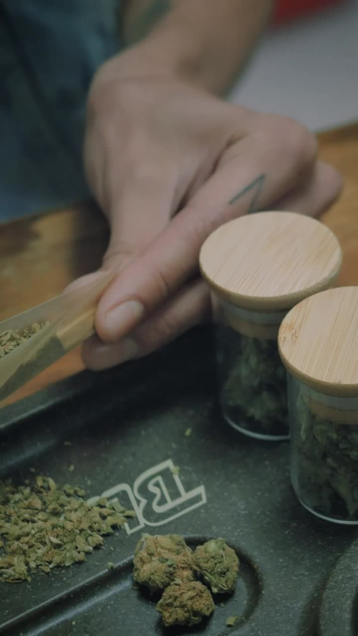 Free Video Stock Speck Cigar With Rolling Paper Live Wallpaper - Free Download