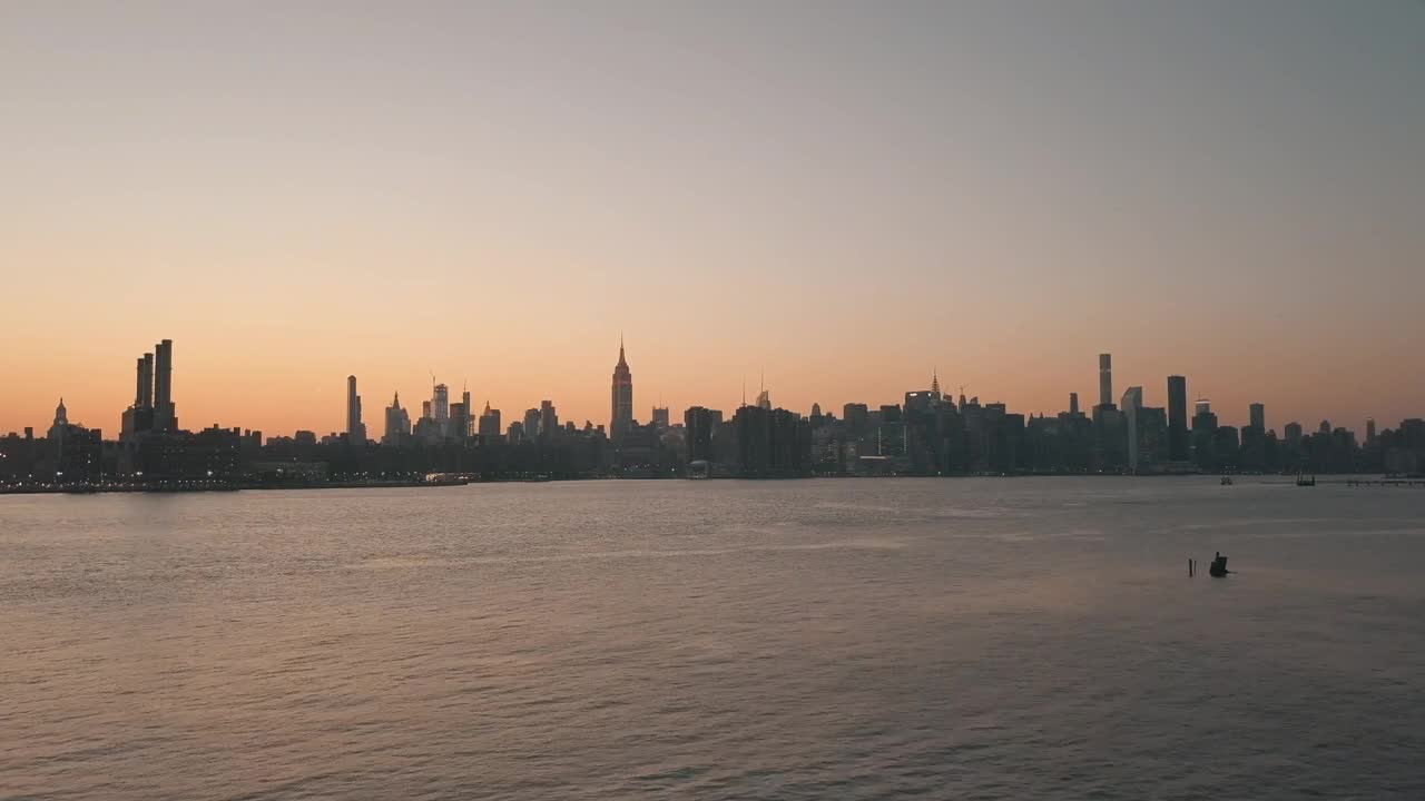 Stock Video Landscape Of The Nyc Skyline Seen From The Sea Animated Wallpaper - Free Download
