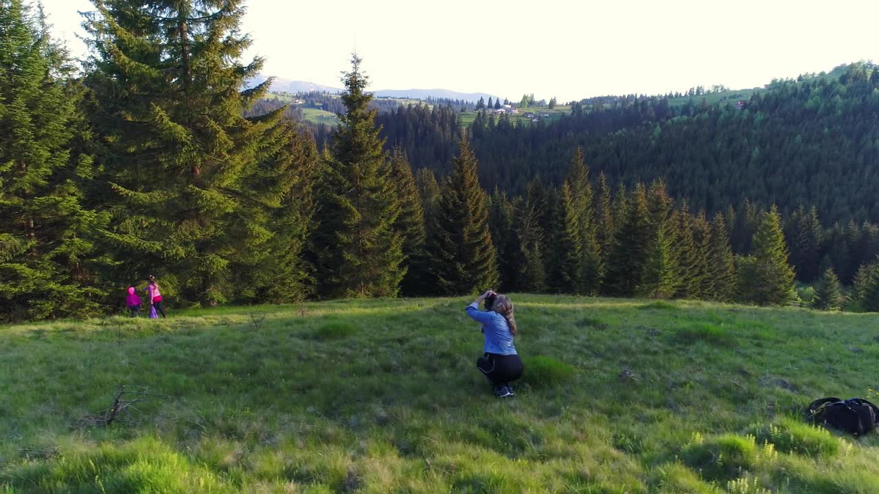 Stock Video Mother Photographing Her Daughters In Natur Animated Wallpaper - Free Download