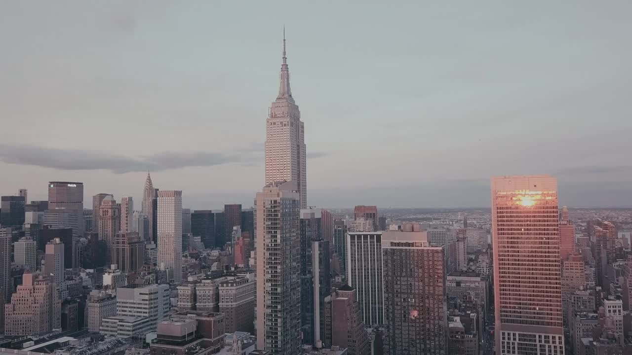 Free Video Stock the empire state building between buildings Live Wallpaper - Free Download