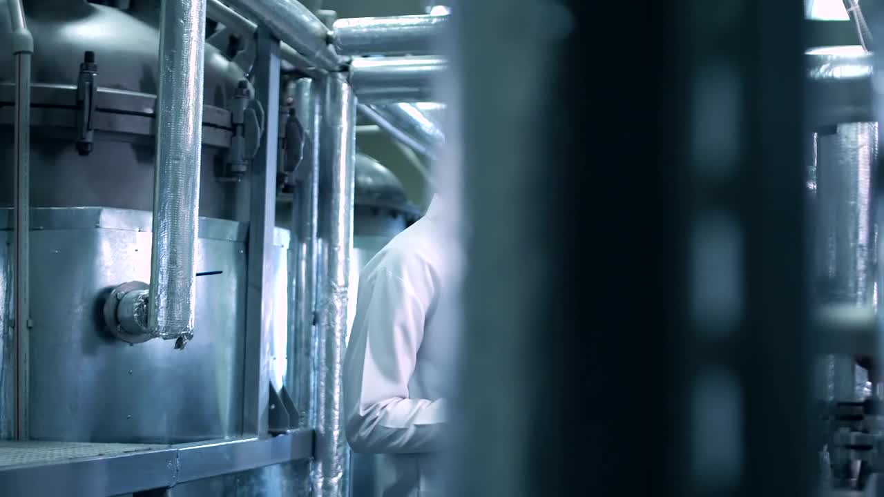 Free Stock Video Scientist Checking Laboratory Equipment Live Wallpaper - Free Download