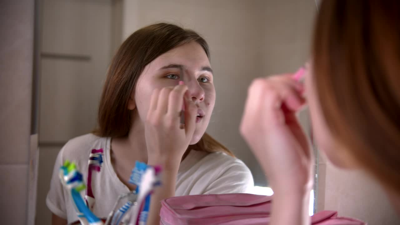 Stock Video Girl Putting On Makeup In Her Bathroom Mirror Live Wallpaper For PC - Free Download