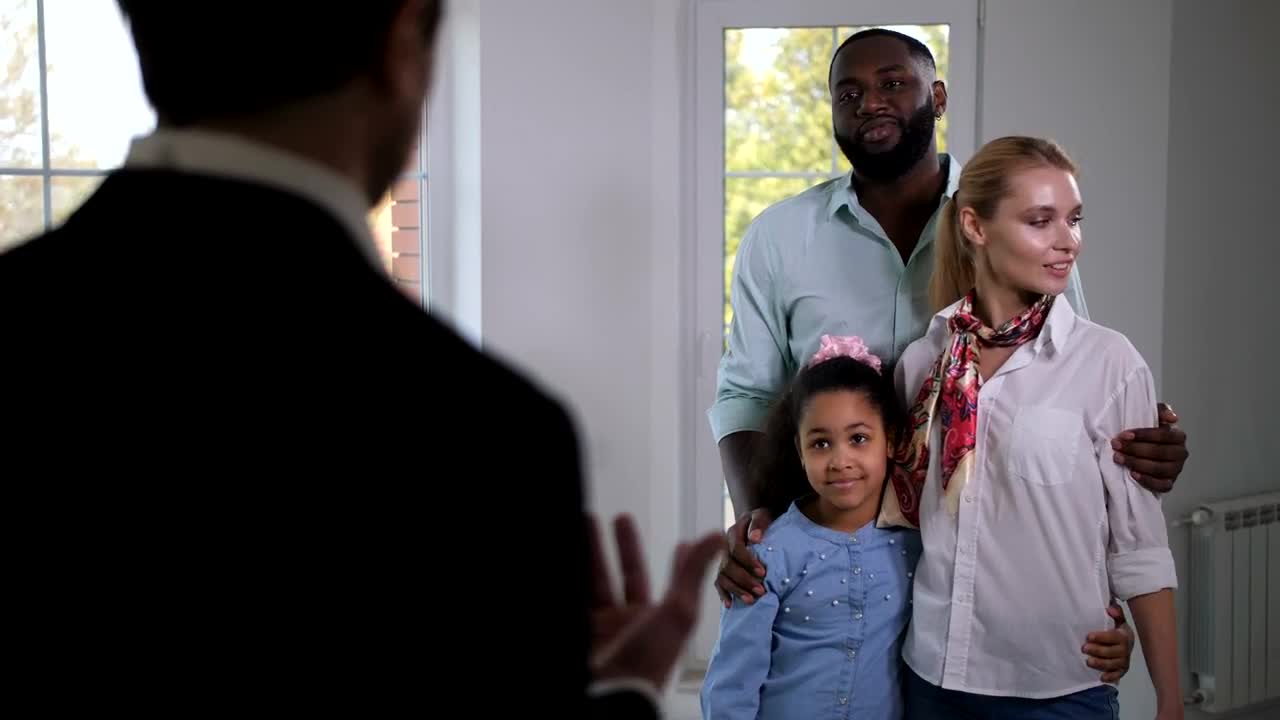 Stock Video Family Buying A New House Live Wallpaper For PC - Free Download