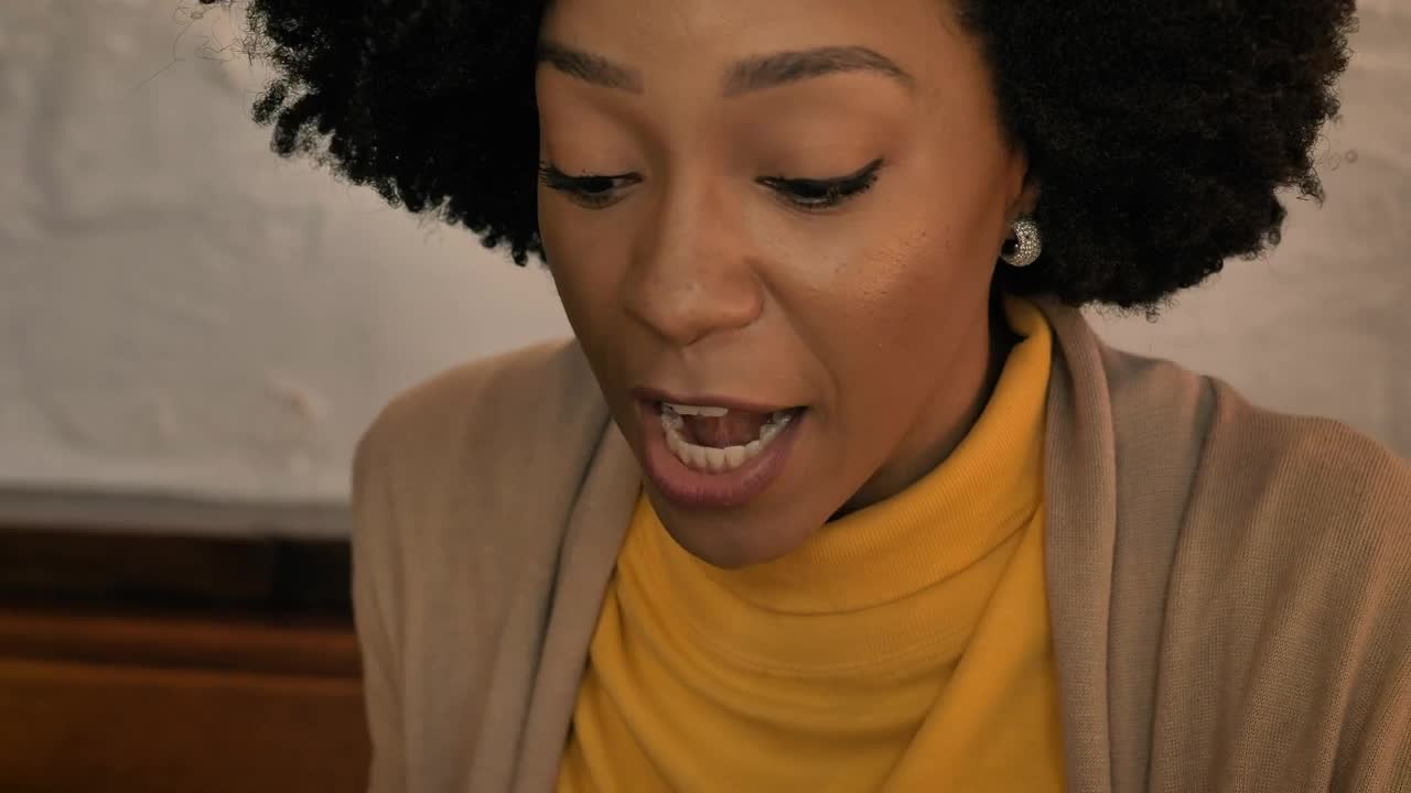 Free Stock Video Woman Chatting With Someone In A Coffee Shop Live Wallpaper - Free Download