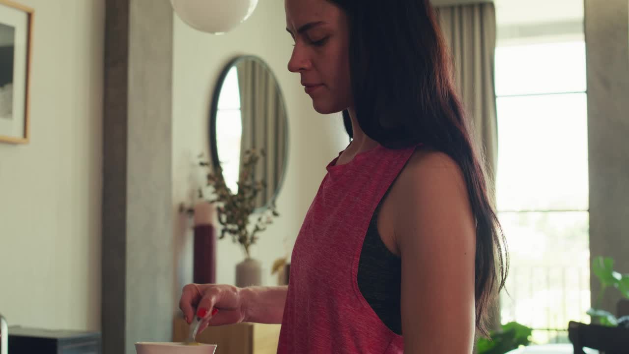 Free Stock Video Woman Preparing Eggs For Breakfast Live Wallpaper - Free Download