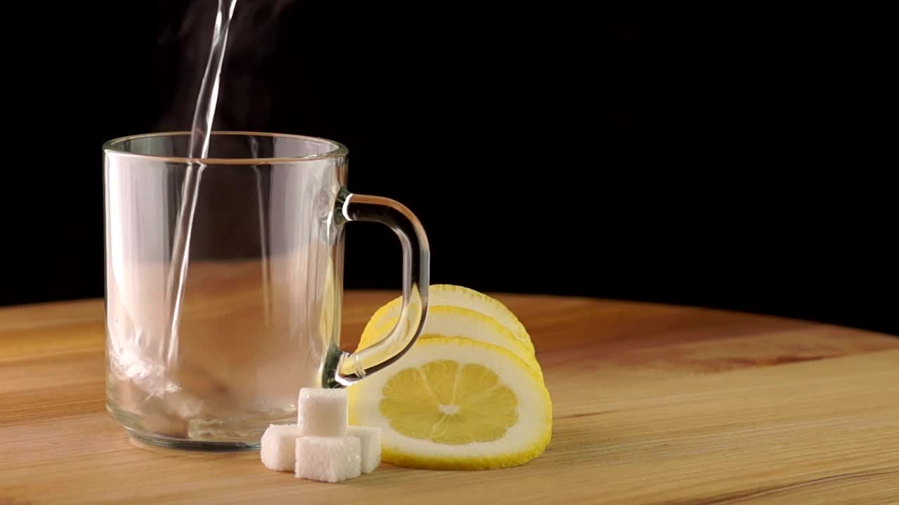 Video Stock Pouring Hot Tea On A Transparent Cup Live Wallpaper Free - Free Download