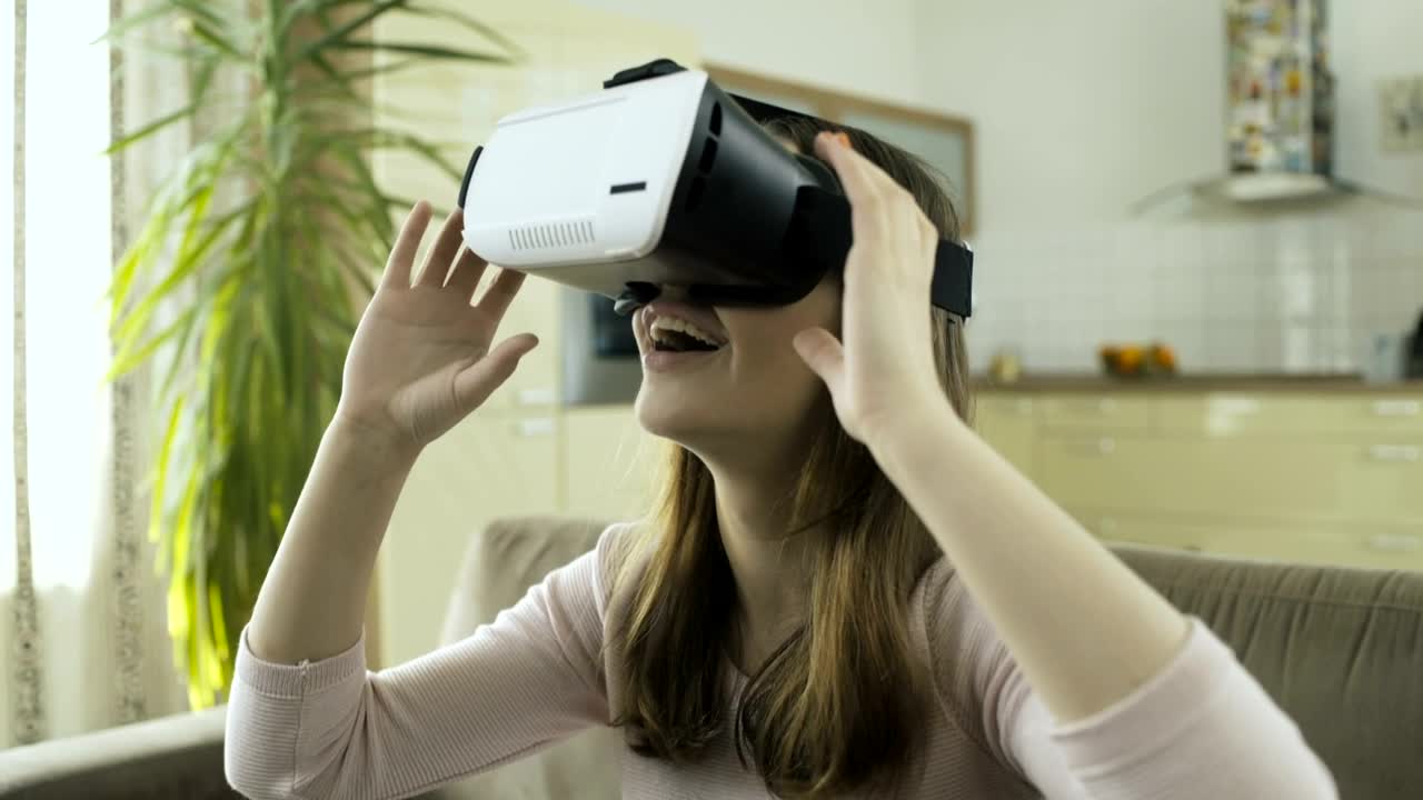 Stock Video Girl Explores Virtual Reality Live Wallpaper For PC - Free Download