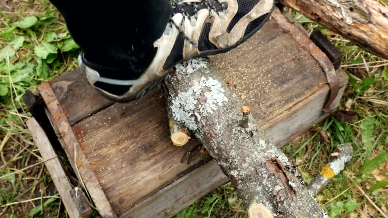 Stock Video Man Cutting Up Wood With An Electric Saw Animated Wallpaper - Free Download
